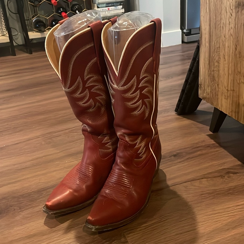 ‘The Annie’ Tecovas- red size 8.5 women’s